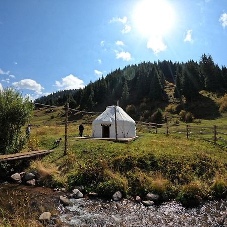 Mine Hostel Dzhergalan Jyrgalan ภายนอก รูปภาพ
