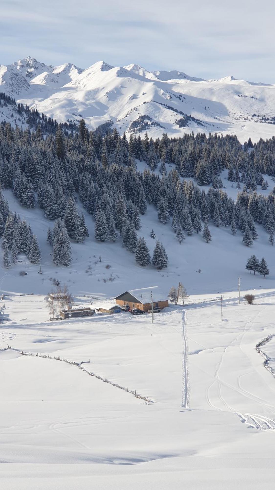 Mine Hostel Dzhergalan Jyrgalan ภายนอก รูปภาพ