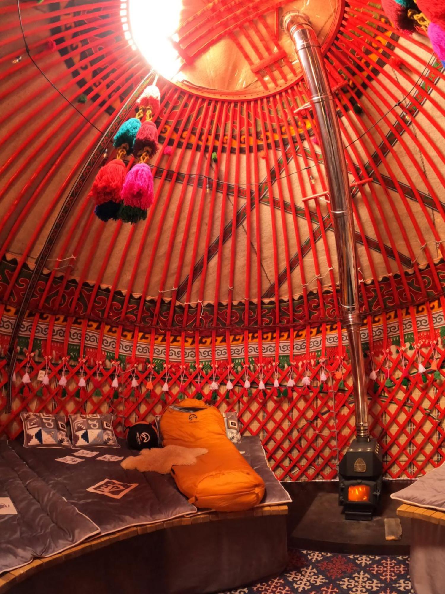 Mine Hostel Dzhergalan Jyrgalan ภายนอก รูปภาพ