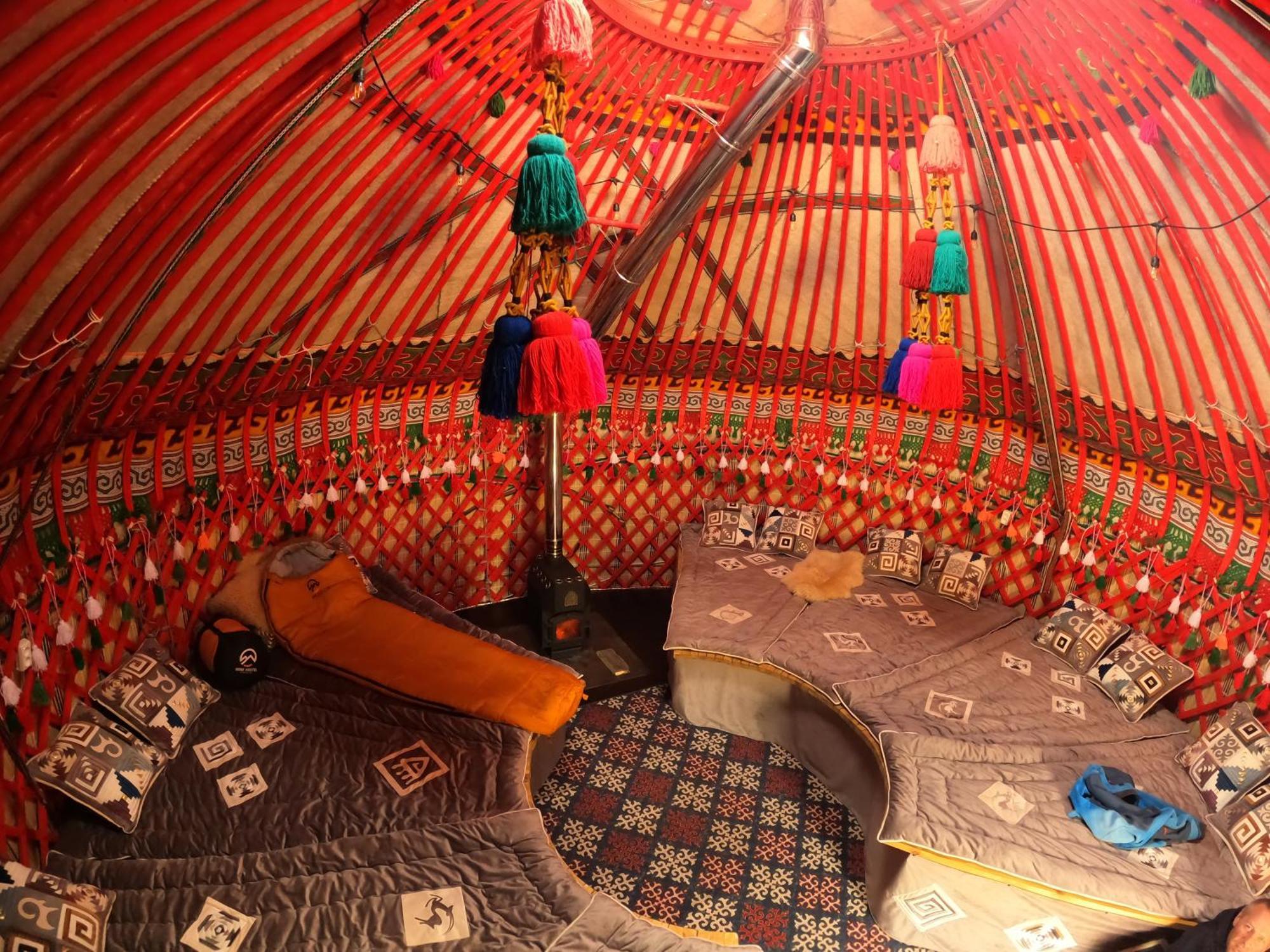 Mine Hostel Dzhergalan Jyrgalan ภายนอก รูปภาพ