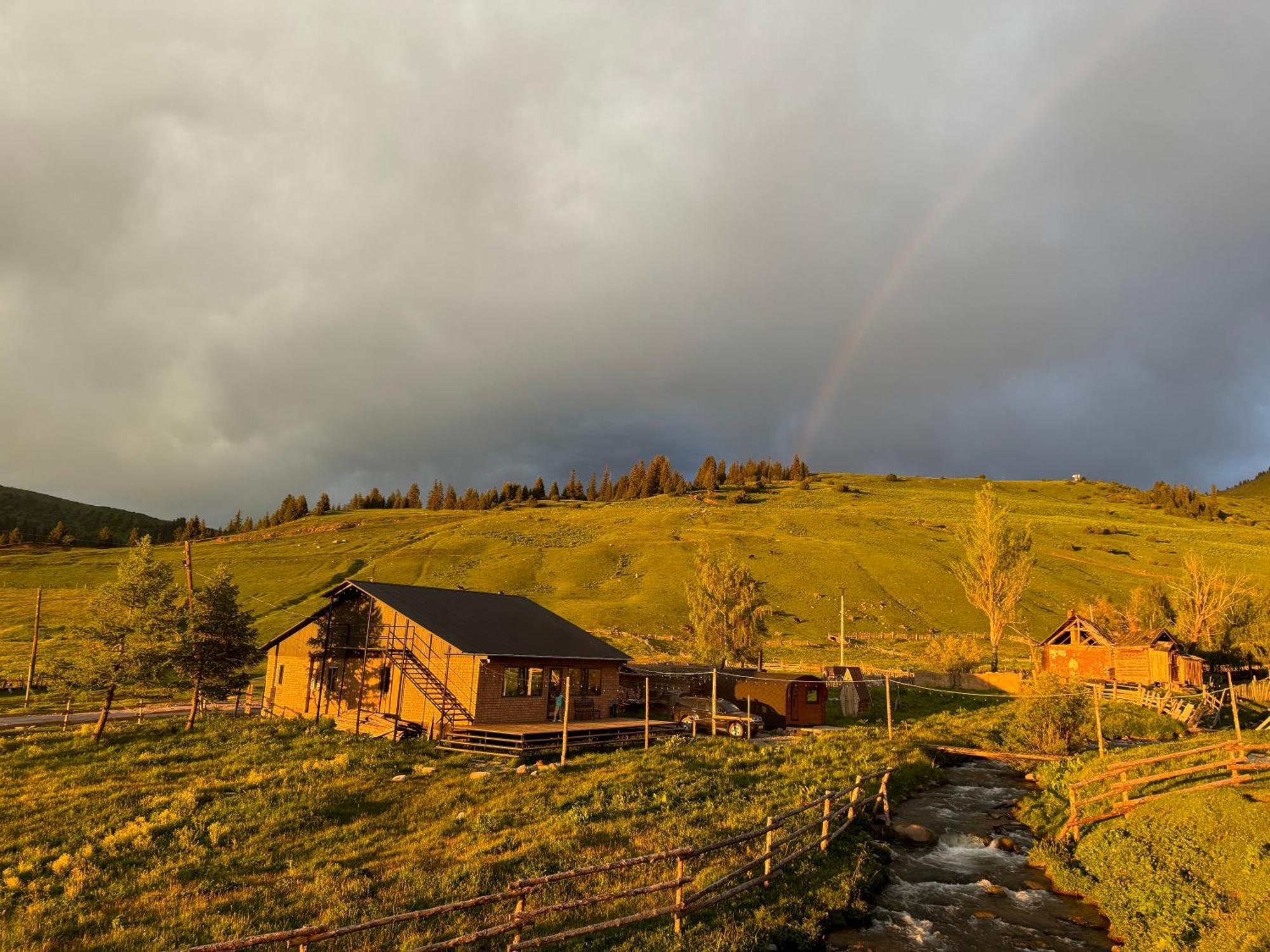 Mine Hostel Dzhergalan Jyrgalan ภายนอก รูปภาพ