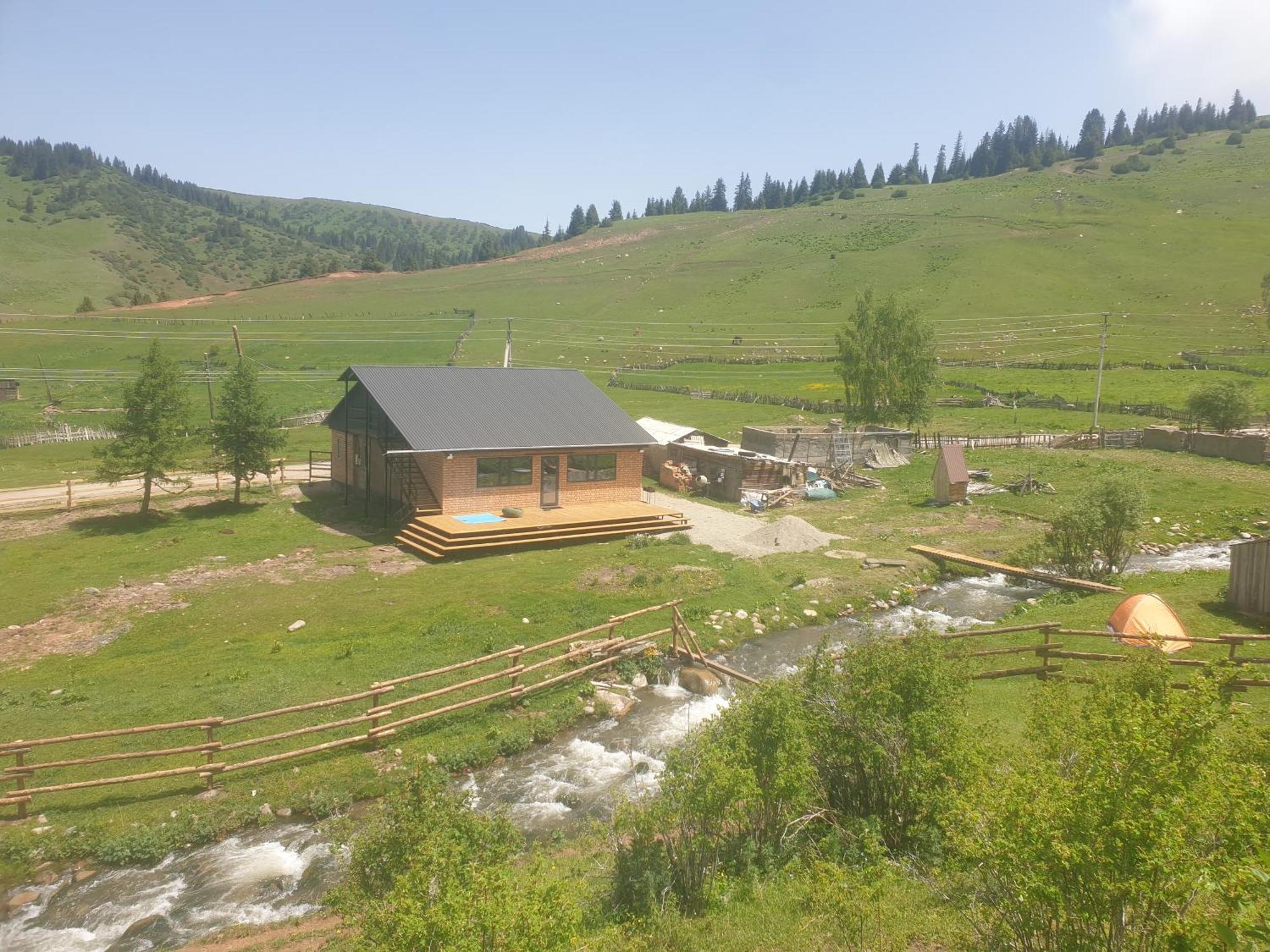 Mine Hostel Dzhergalan Jyrgalan ภายนอก รูปภาพ