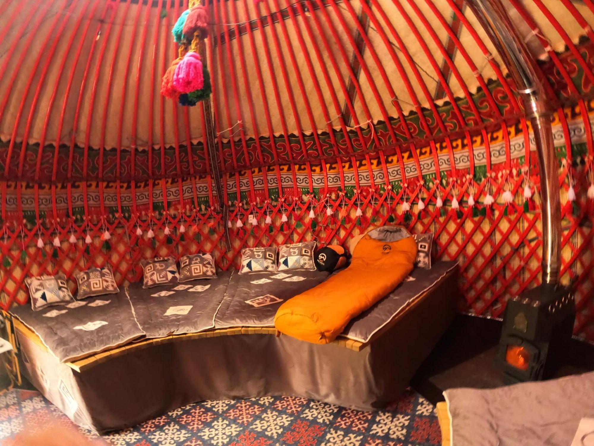 Mine Hostel Dzhergalan Jyrgalan ภายนอก รูปภาพ