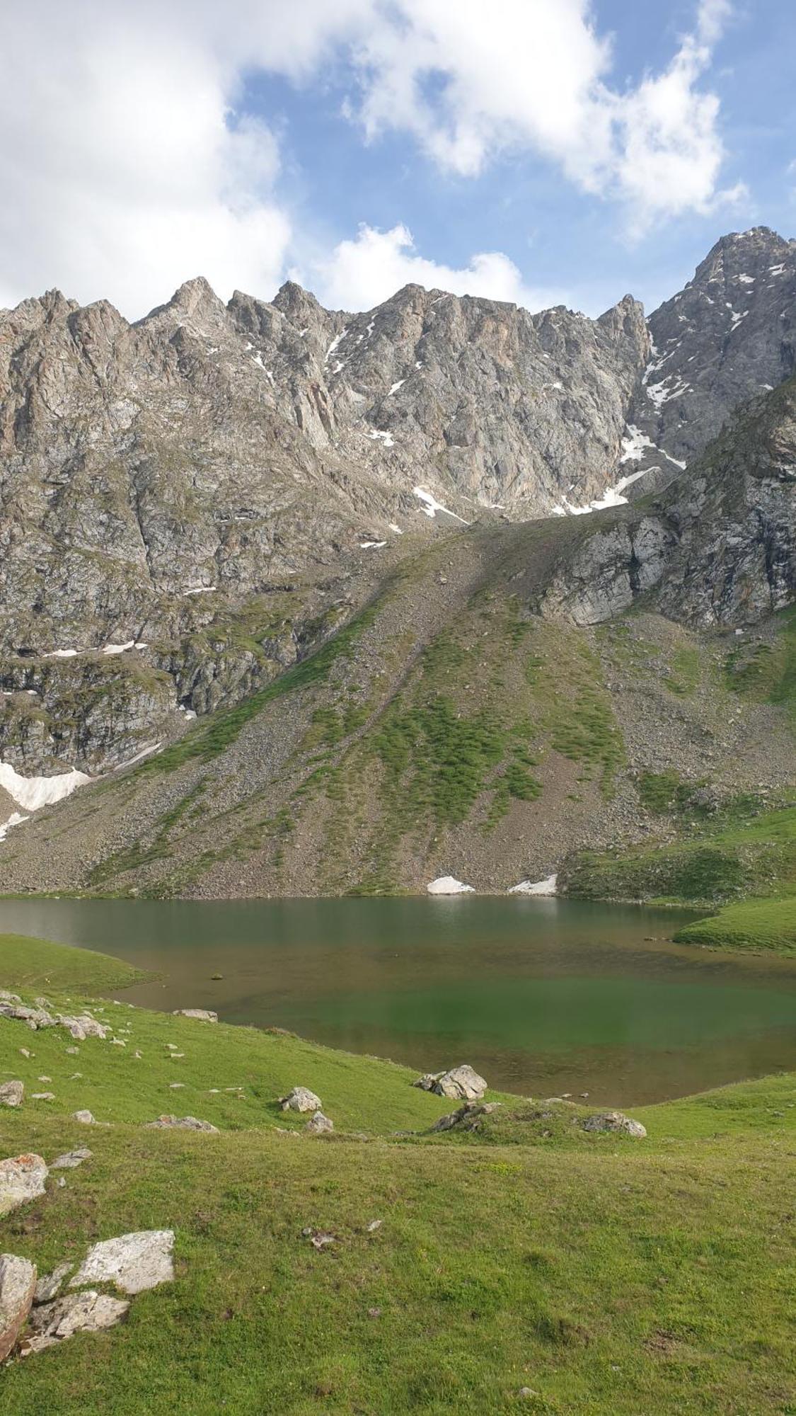 Mine Hostel Dzhergalan Jyrgalan ภายนอก รูปภาพ