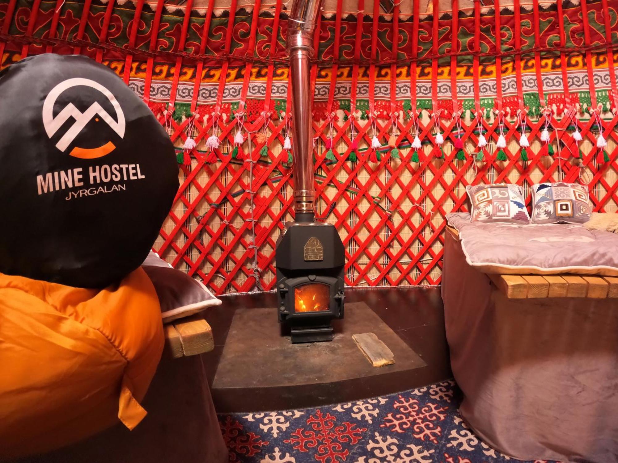 Mine Hostel Dzhergalan Jyrgalan ภายนอก รูปภาพ