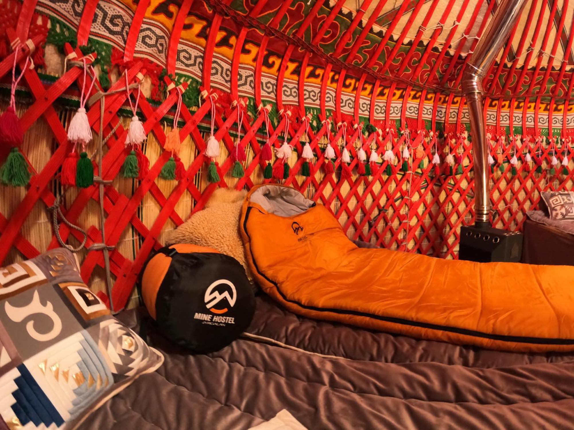 Mine Hostel Dzhergalan Jyrgalan ภายนอก รูปภาพ