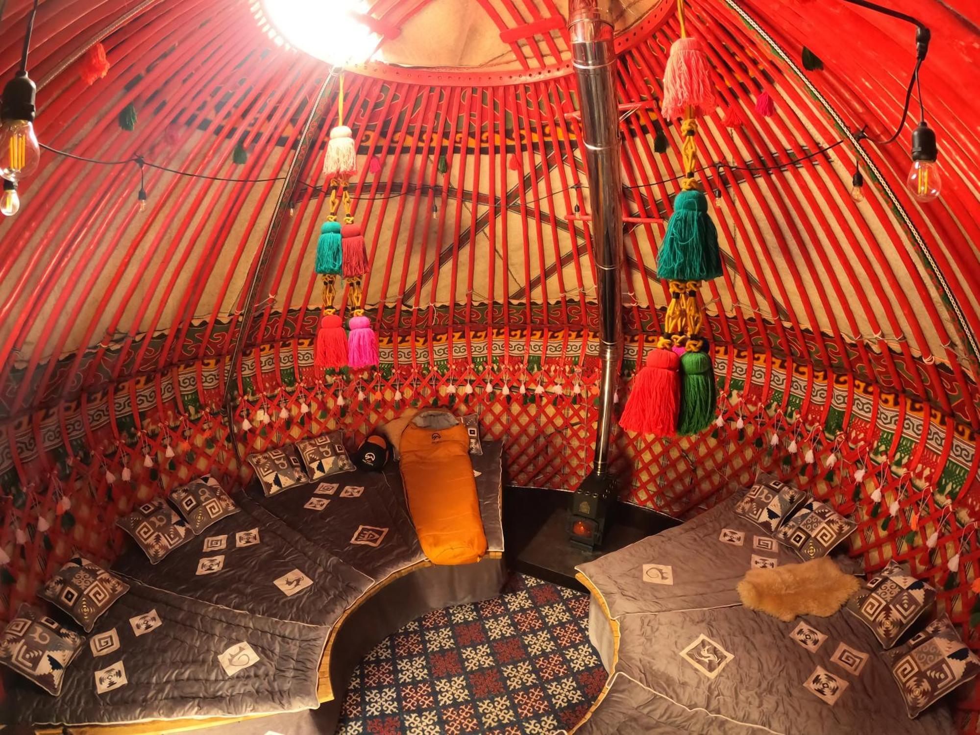 Mine Hostel Dzhergalan Jyrgalan ภายนอก รูปภาพ