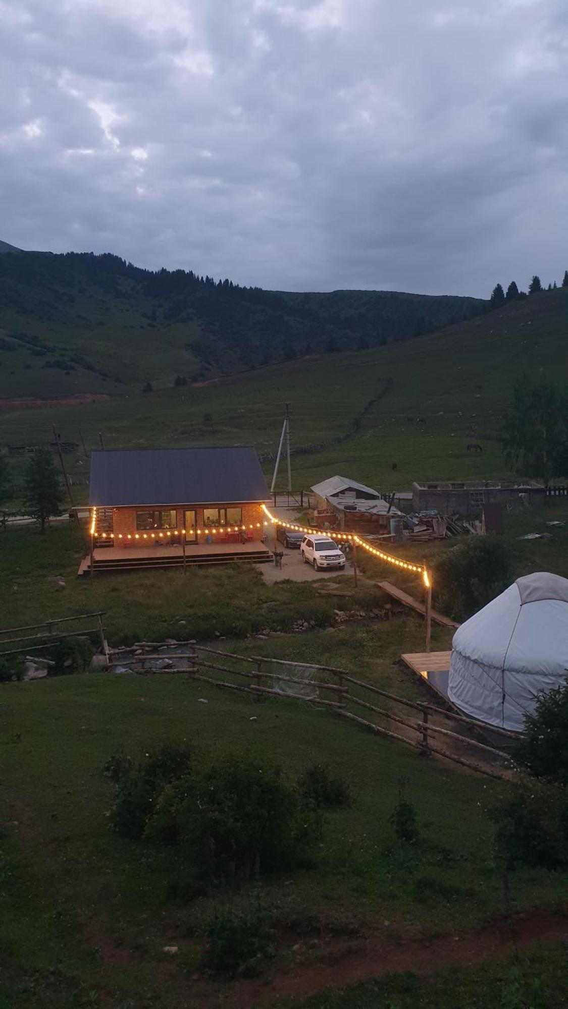 Mine Hostel Dzhergalan Jyrgalan ภายนอก รูปภาพ