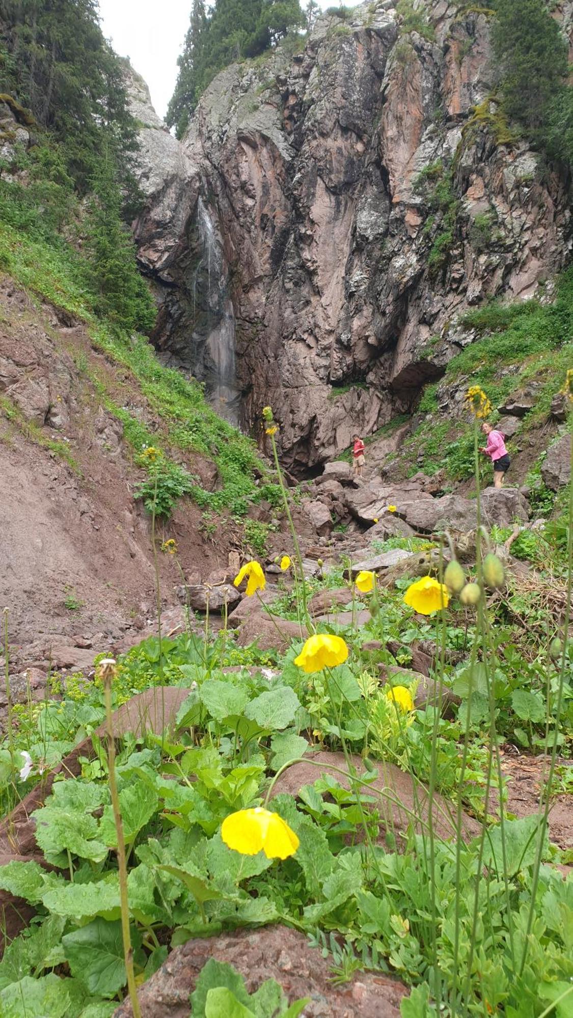 Mine Hostel Dzhergalan Jyrgalan ภายนอก รูปภาพ