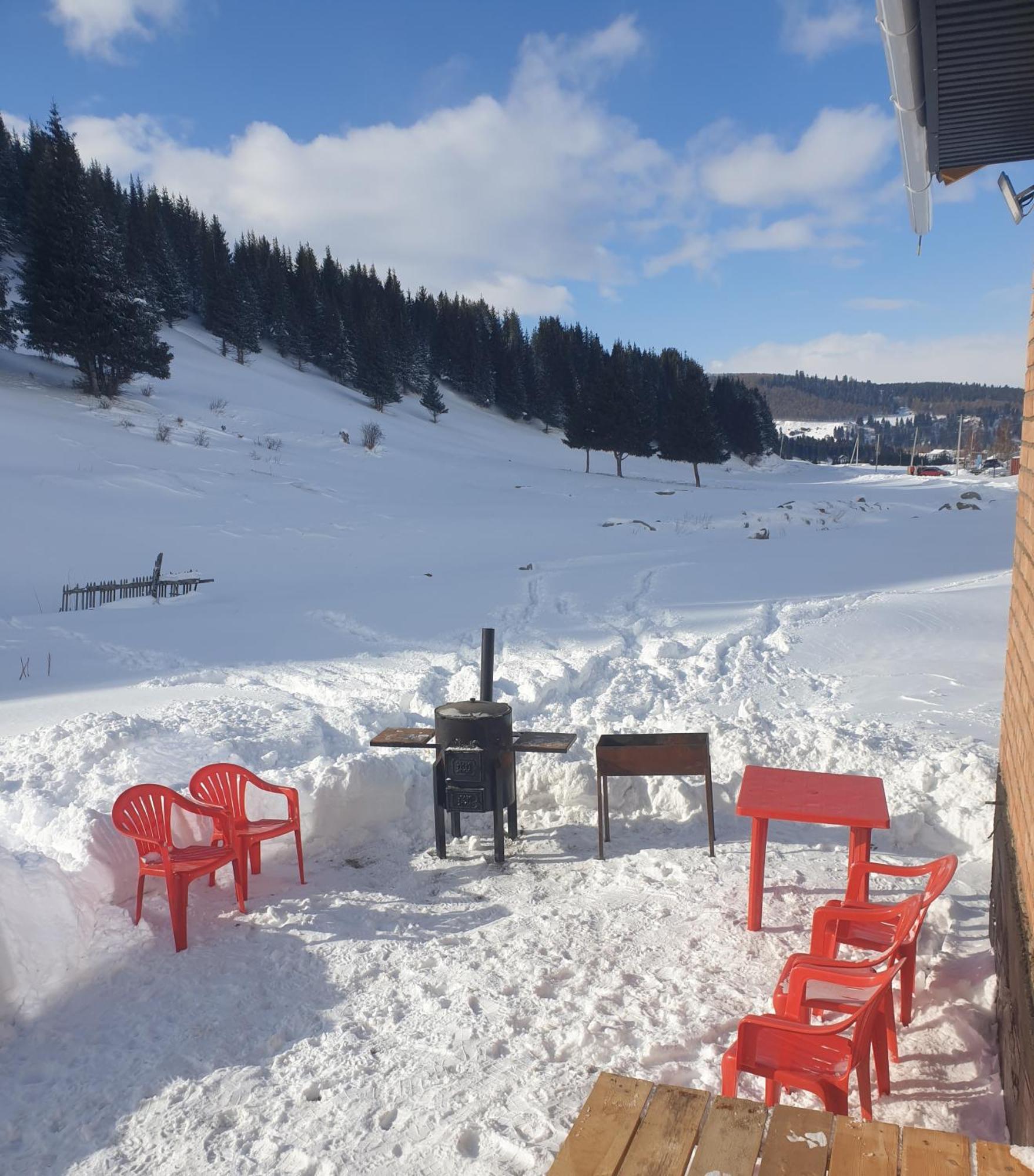 Mine Hostel Dzhergalan Jyrgalan ภายนอก รูปภาพ
