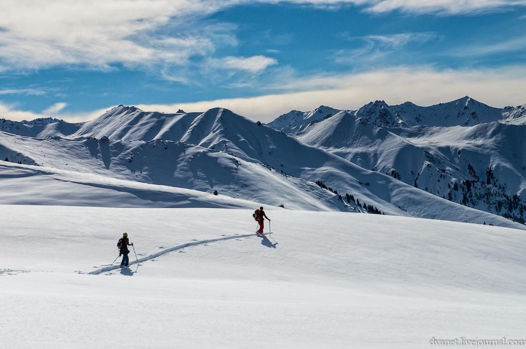 Mine Hostel Dzhergalan Jyrgalan ภายนอก รูปภาพ