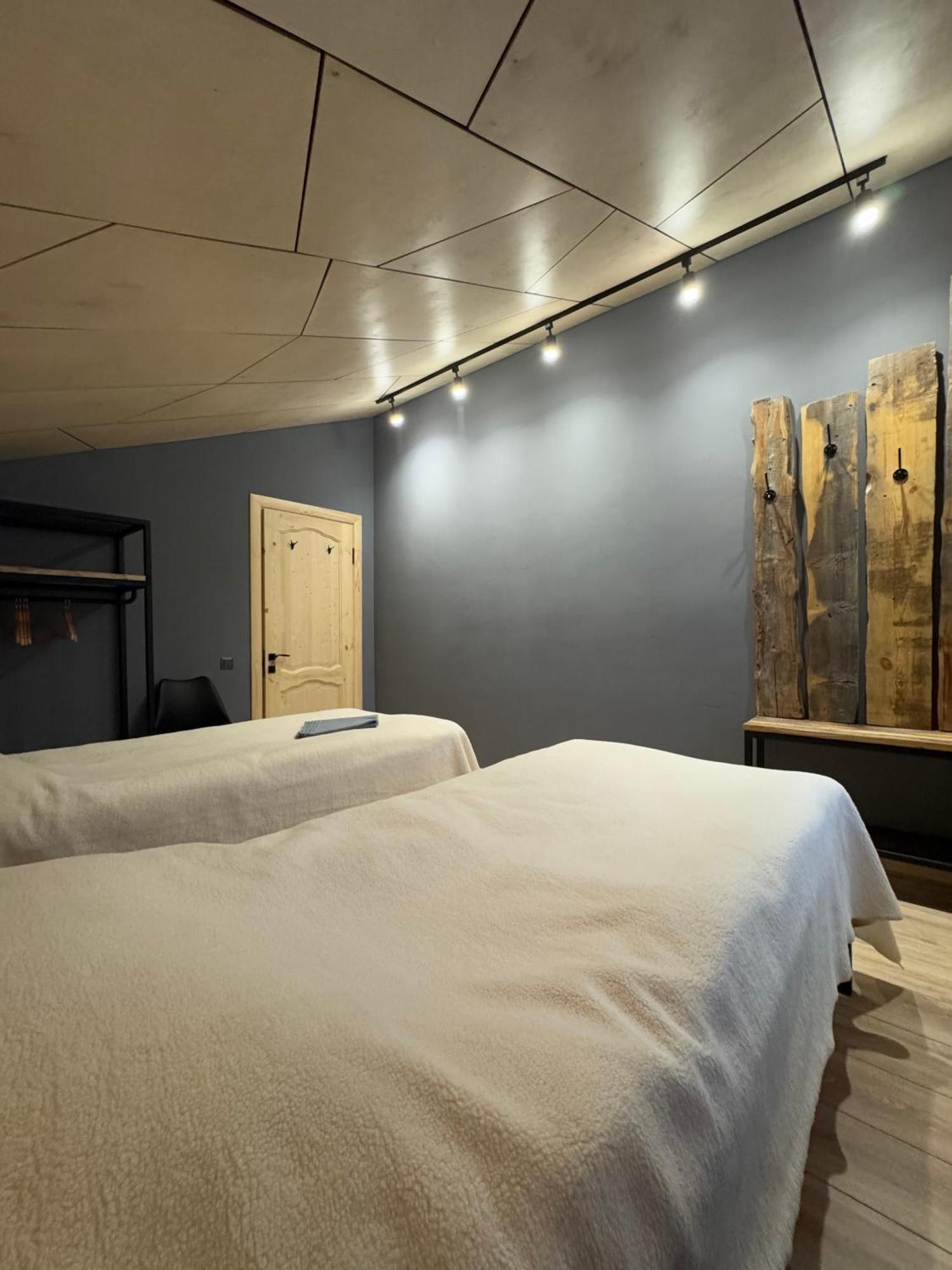 Mine Hostel Dzhergalan Jyrgalan ภายนอก รูปภาพ